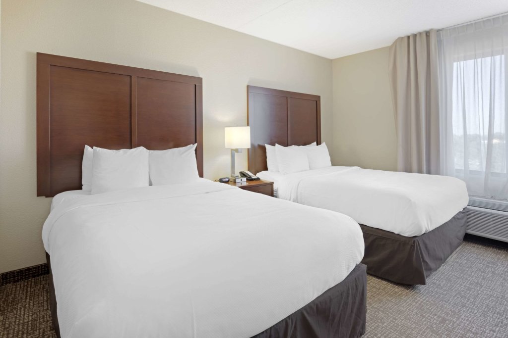 Четырёхместный номер Standard Comfort Inn & Suites