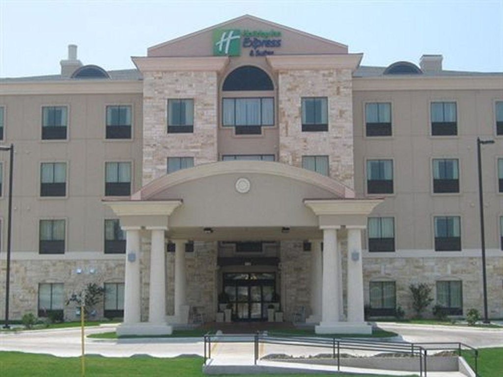 Четырёхместный номер Standard Holiday Inn Express & Suites Del Rio, an IHG Hotel