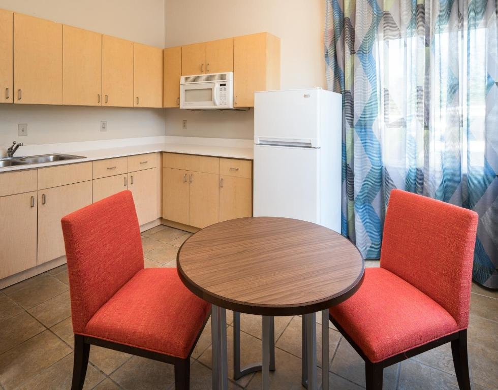 Suite Deluxe Holiday Inn Express & Suites Orlando International Airport, an IHG Hotel