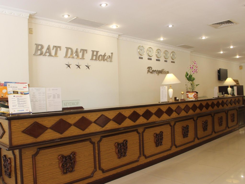 Кровать в общем номере Bat Dat Hotel