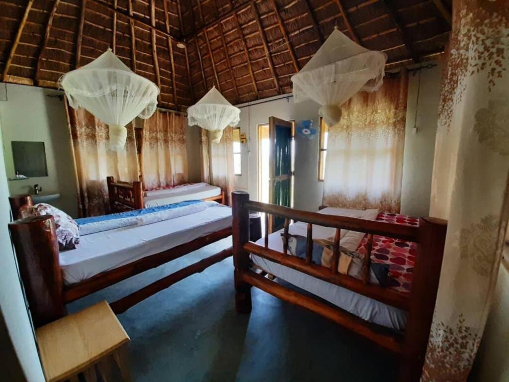 Deluxe Dreier Zimmer Tangi Safaris Lodge