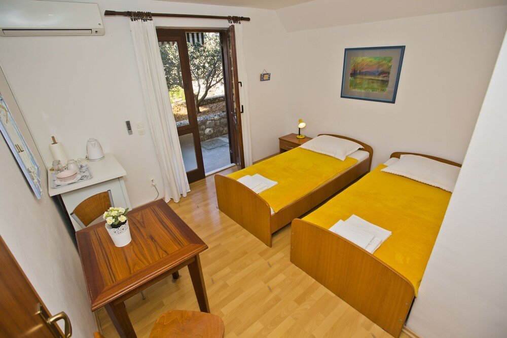 Standard Doppel Zimmer Keller mit Gartenblick Guest House Kovacevic