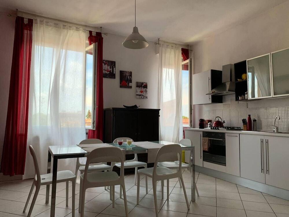 Inviting 2-bed Apartment in Parma Free Parking 帕尔马