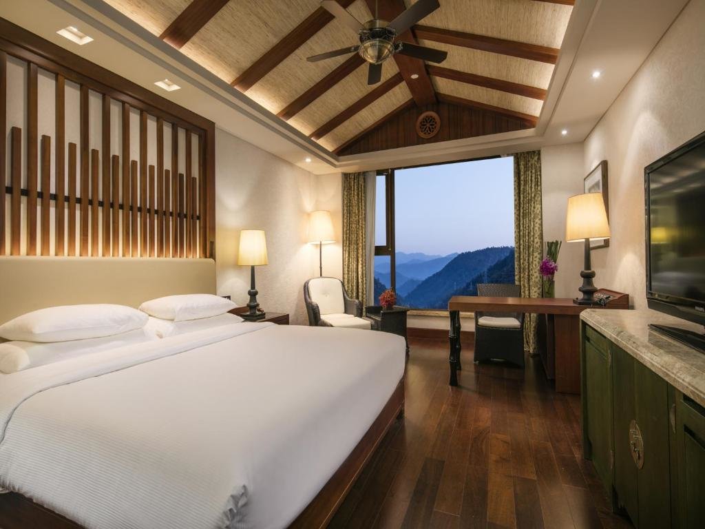 Номер Standard с видом на горы Hilton Sanqingshan Resort