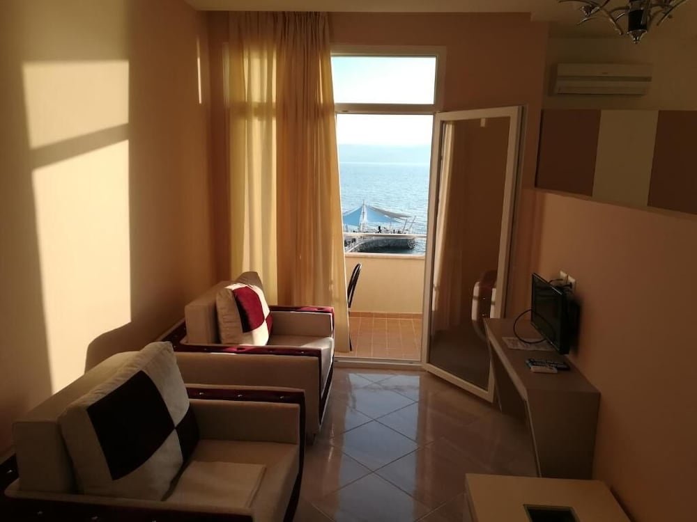 Junior Suite with balcony and with sea view Hotel Royal
