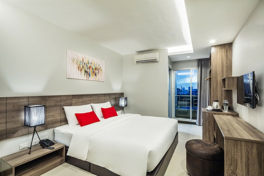 Standard Double room with balcony Livotel Hotel Hua Mak Bangkok