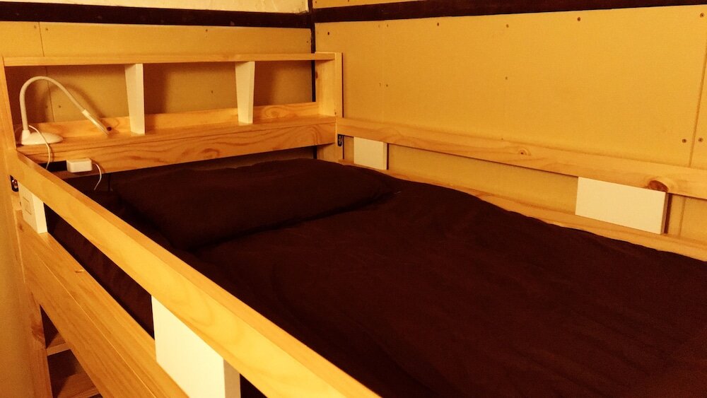 Кровать в общем номере (мужской номер) SUGIYA Guest House