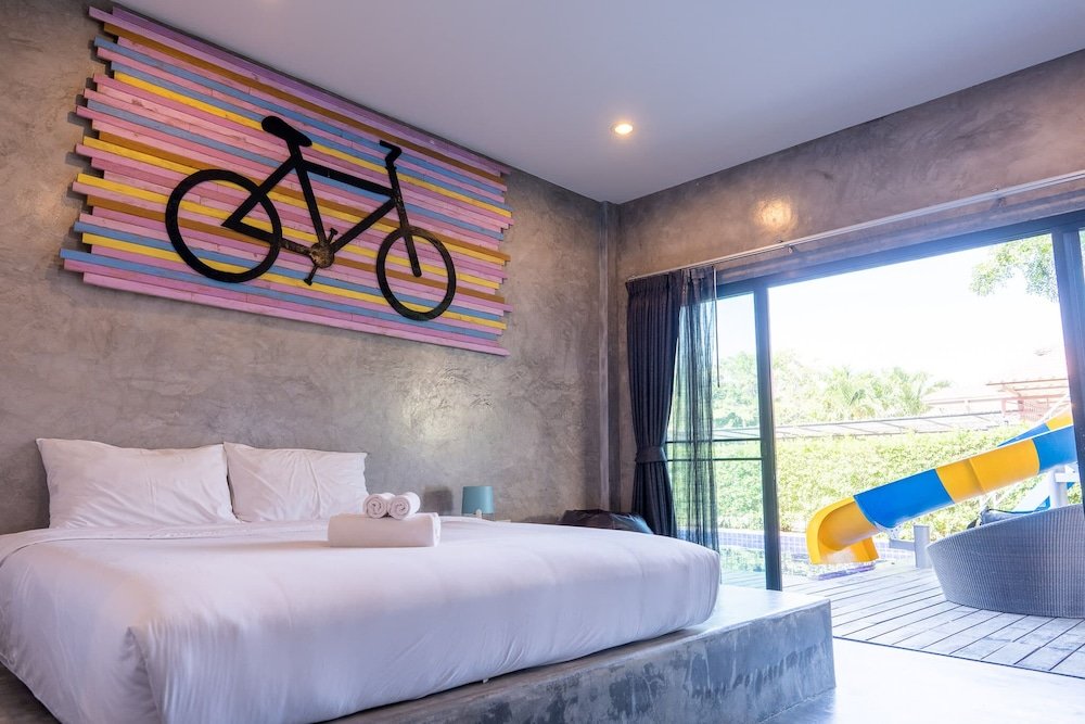 Standard Double room with pool view The Bike Loft Family Hostel