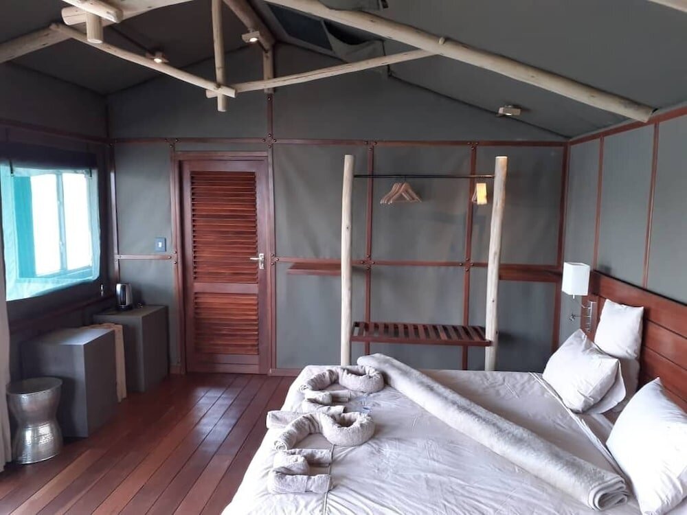 Premier Suite with balcony Ndhovu Safari Lodge