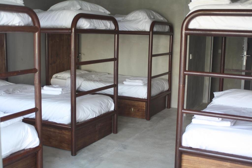 Кровать в общем номере (мужской номер) N1 Hostel Apartments and Suites