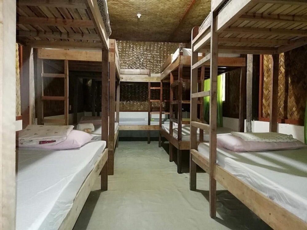 Cama en dormitorio compartido Pangulatan Beach Resort