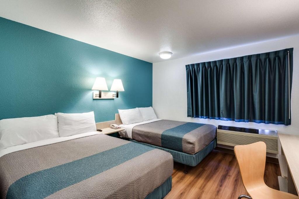 Deluxe Quadruple room Motel 6-Spokane, WA - West