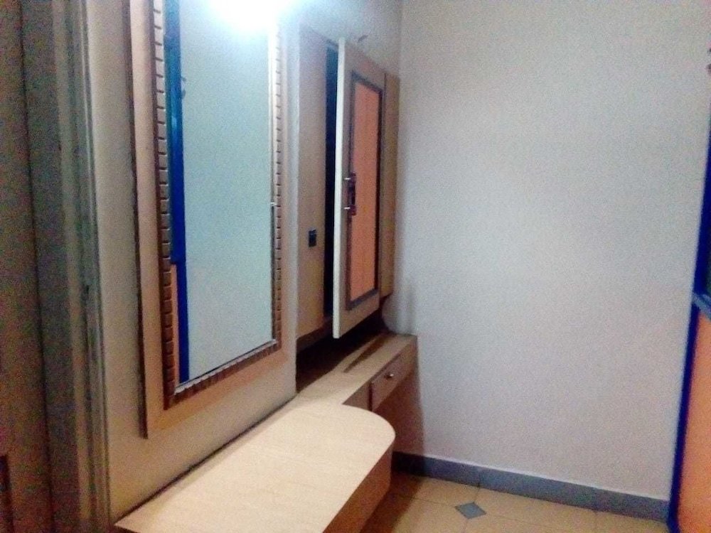 Standard Zimmer iROOMZ Chalukya Residency