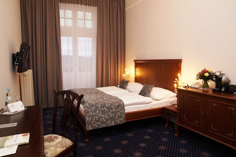 Comfort Double room with balcony Schloss Hotel Wolfsbrunnen