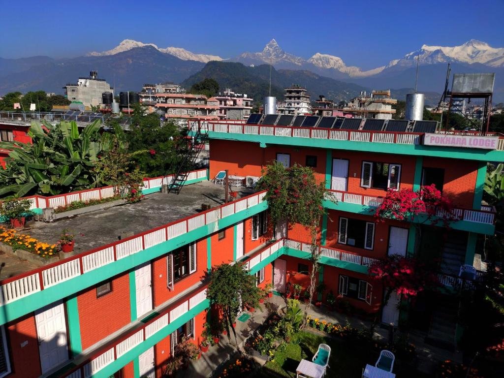 Camera doppia Deluxe con vista sulle montagne New Pokhara Lodge - Hostel - Home Stay Lakeside Pokhara