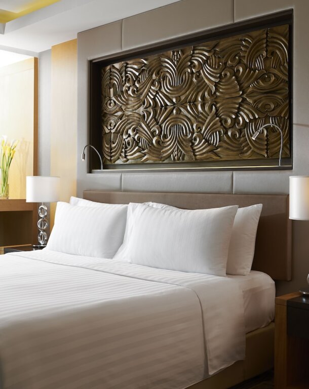 1 Bedroom Corner Club Suite Amari Watergate Bangkok