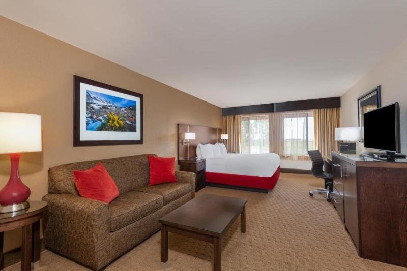 Четырёхместный люкс c 1 комнатой Radisson Hotel Colorado Springs Airport