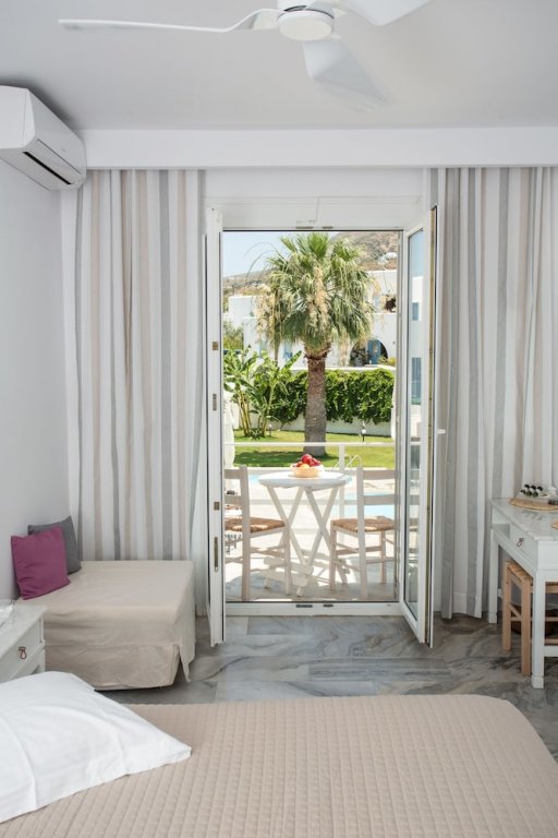 Номер Superior с балконом и с красивым видом из окна Polos Hotel Paros