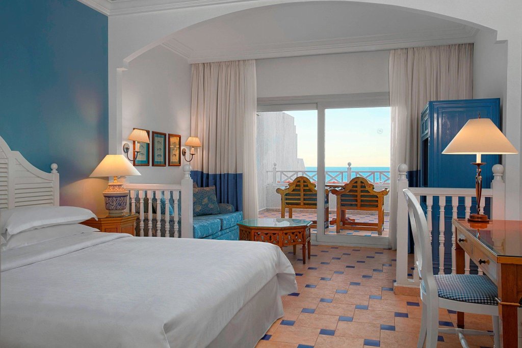 Двухместный номер Classic с балконом и с видом на море Sheraton Sharm Hotel, Resort, Villas & Spa