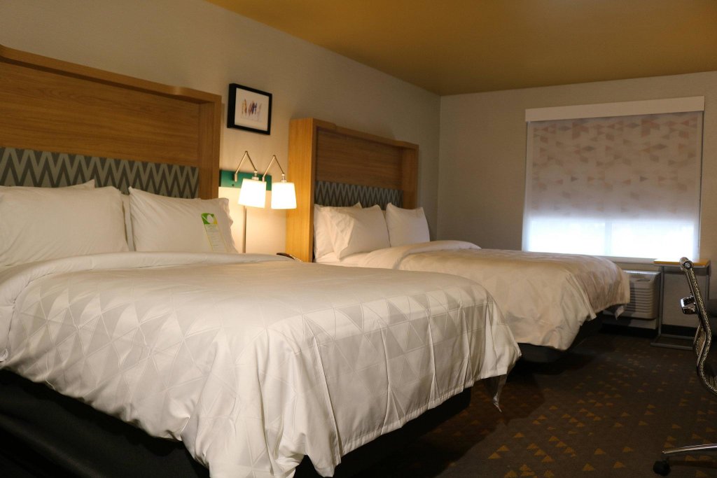 Standard Quadruple room Holiday Inn - Jonesboro, an IHG Hotel