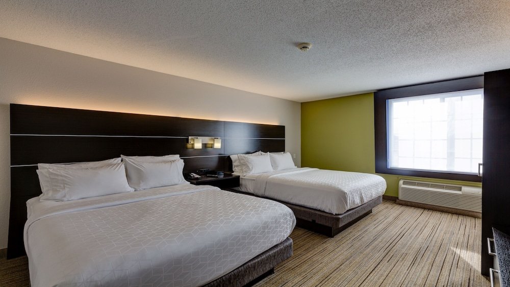 Standard quadruple chambre Holiday Inn Express & Suites Ashtabula-Geneva, an IHG Hotel