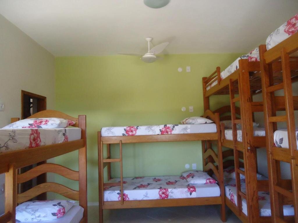 Кровать в общем номере Harmoni Hostel & Pousada
