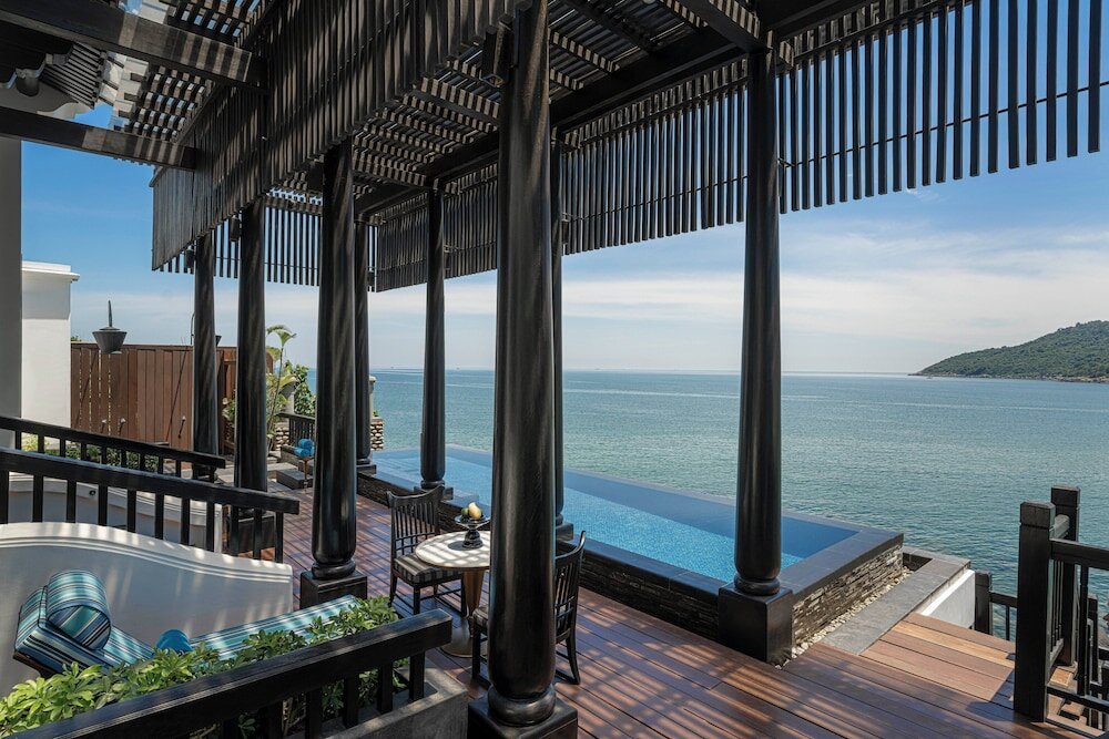 Номер Standard c 1 комнатой с балконом InterContinental Danang Sun Peninsula Resort, an IHG Hotel