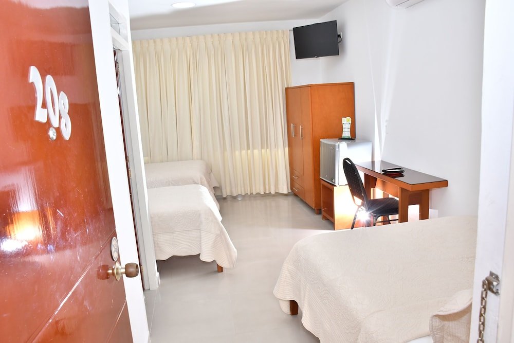 Четырёхместный семейный номер Standard c 1 комнатой Hotel B`Quin Plaza Cúcuta