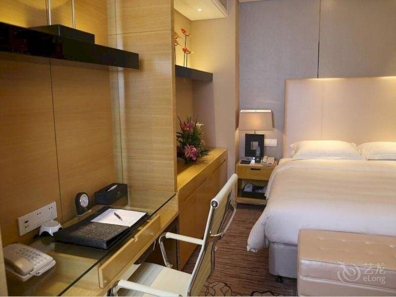 Superior Single room Guangzhou ChangFeng Gloria Plaza Hotel