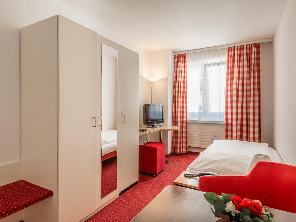 Одноместный номер Standard Hotel Alpina Luzern