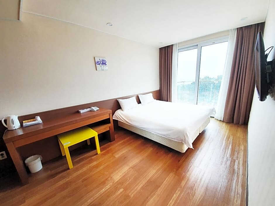 Camera familiare Standard con vista mare Jeju Jungmun Ocean Blue Hotel