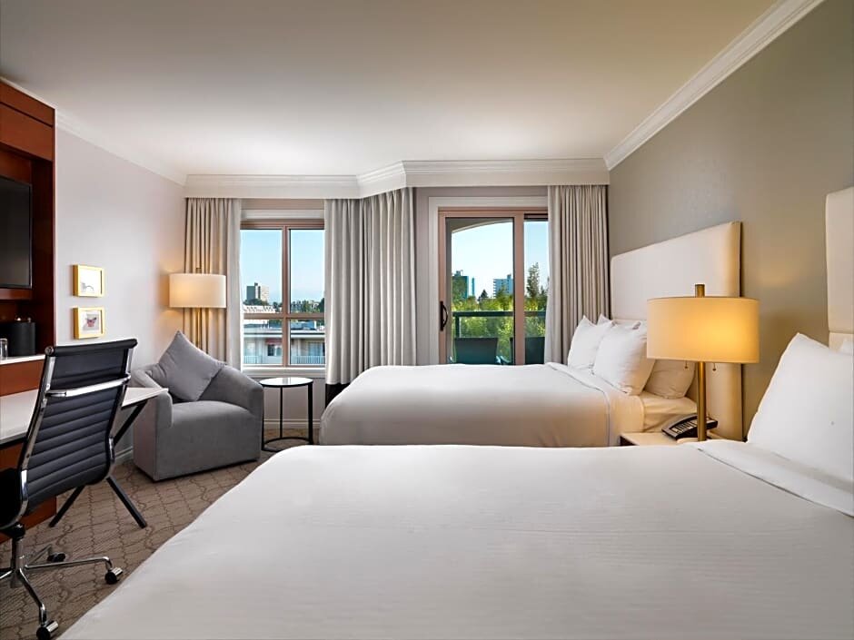 Standard Quadruple room with city view Hotel Grand Pacific