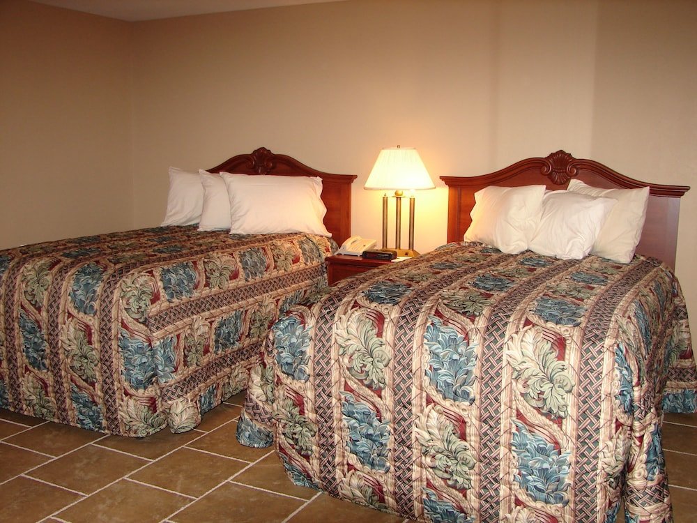 Deluxe Suite Lake Grassy Inn & Suites