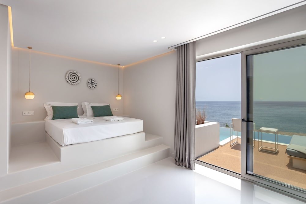 Camera quadrupla Superior con balcone e con vista mare Infinity View Hotel Tinos