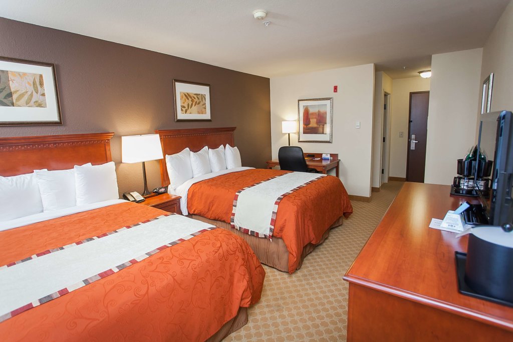 Четырёхместный номер Standard Best Western Plus Georgetown Inn & Suites