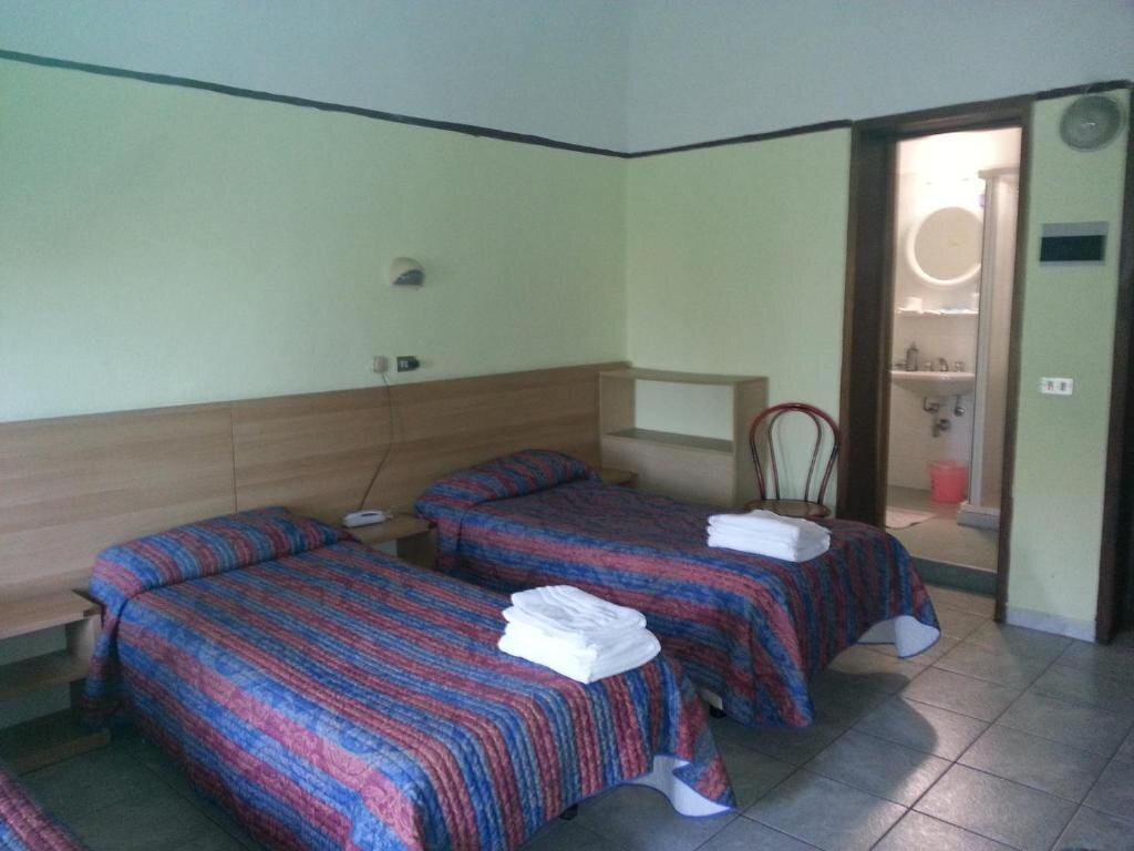 Кровать в общем номере (женский номер) Stazione