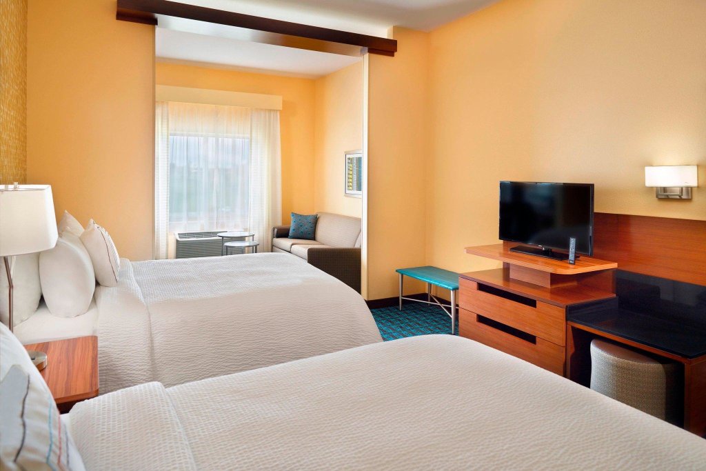 Двухместный люкс Fairfield Inn & Suites by Marriott Hendersonville Flat Rock