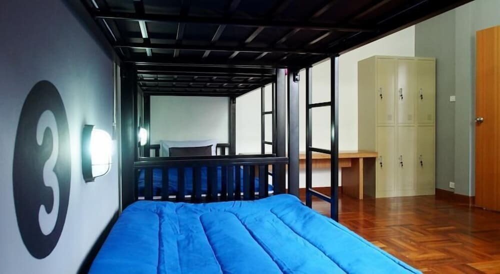 Кровать в общем номере (женский номер) Restdot Hostel