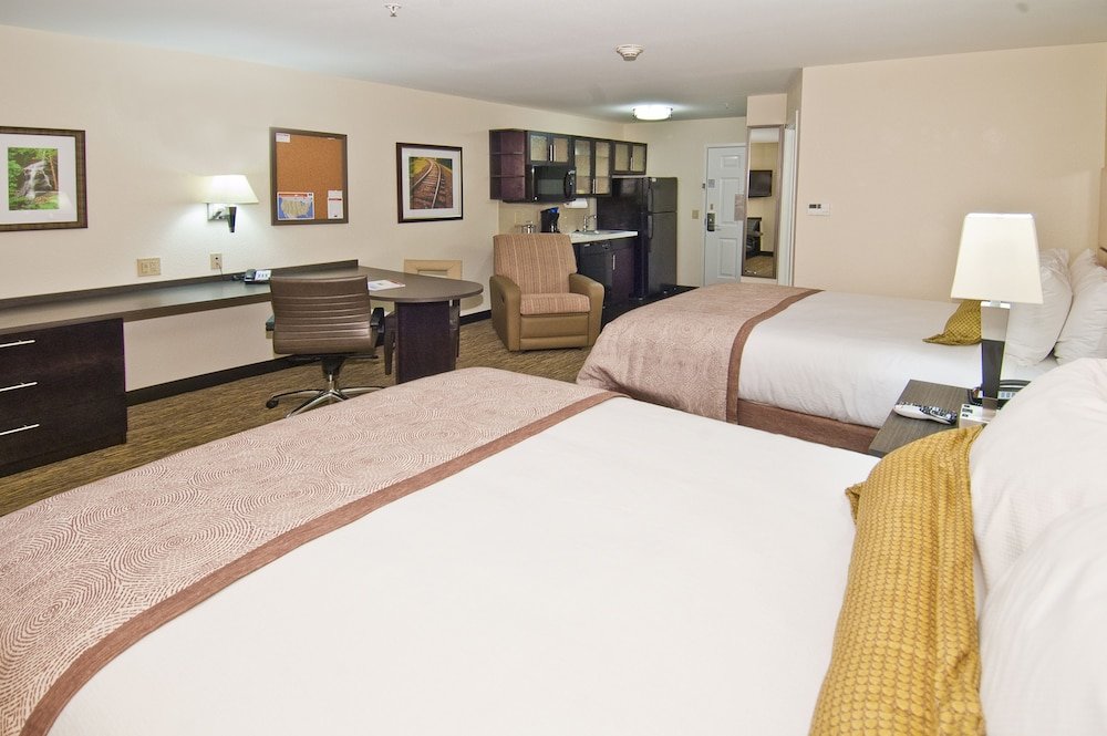 Четырёхместный люкс Candlewood Suites Tupelo, an IHG Hotel