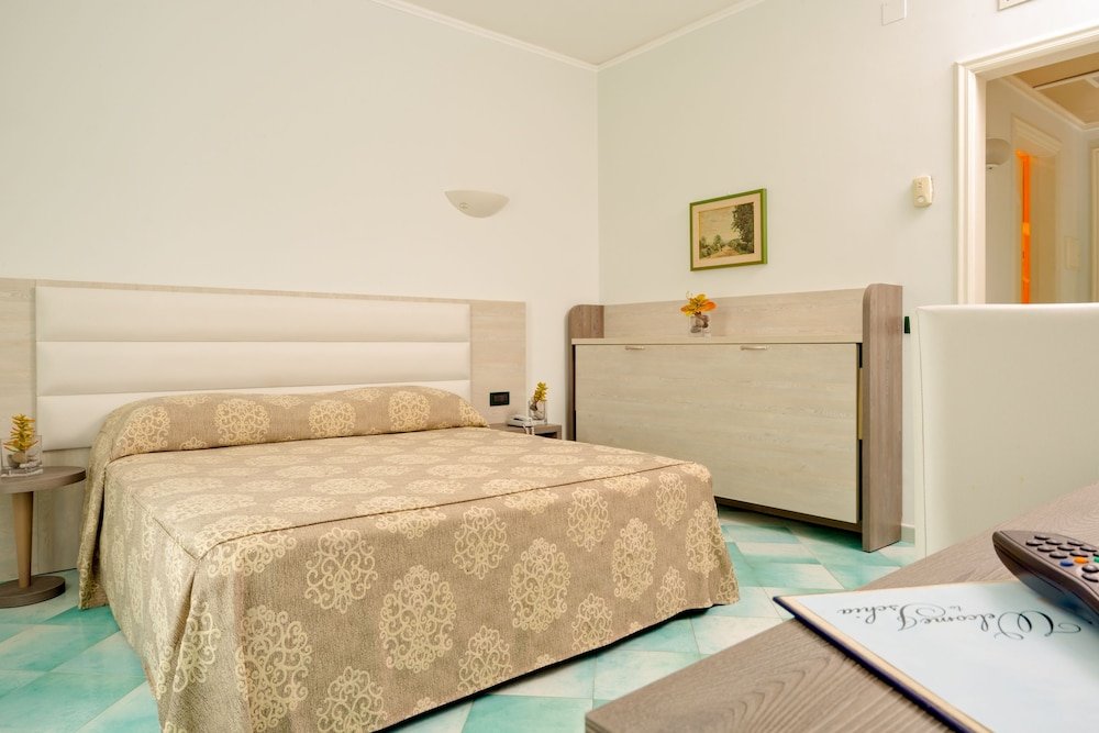 Confort double chambre avec balcon et Vue mer Hermitage Resort & Thermal Spa