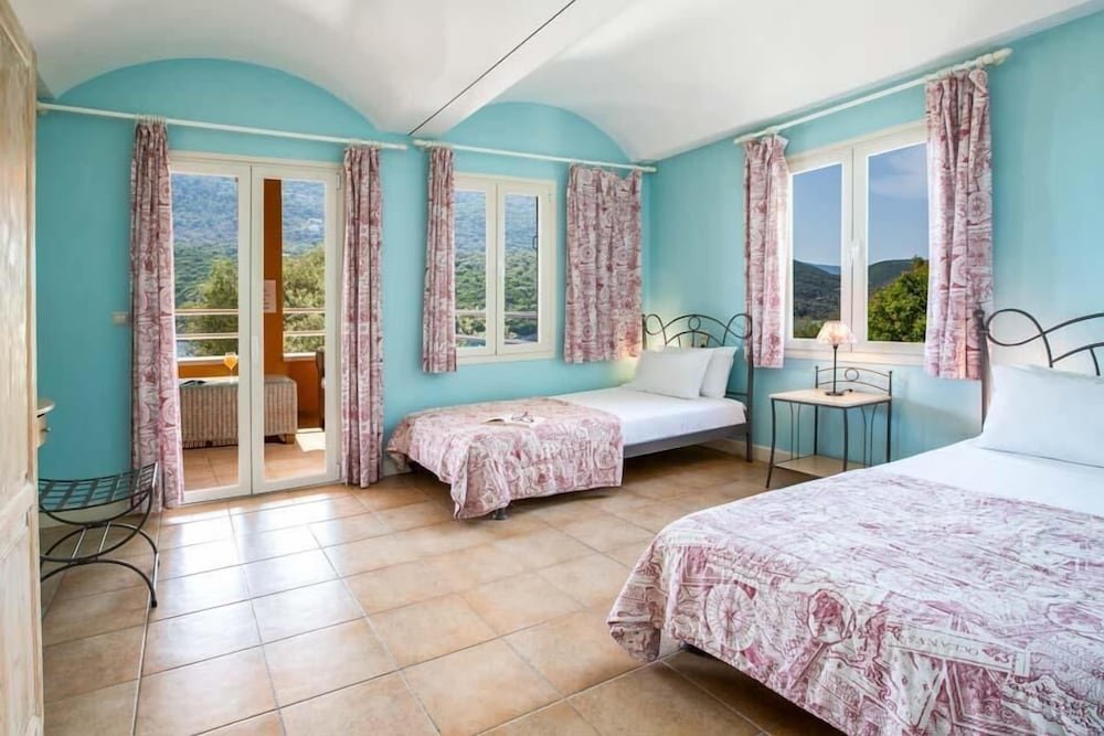 Вилла с 3 комнатами с балконом и с видом на море Villa Elpida