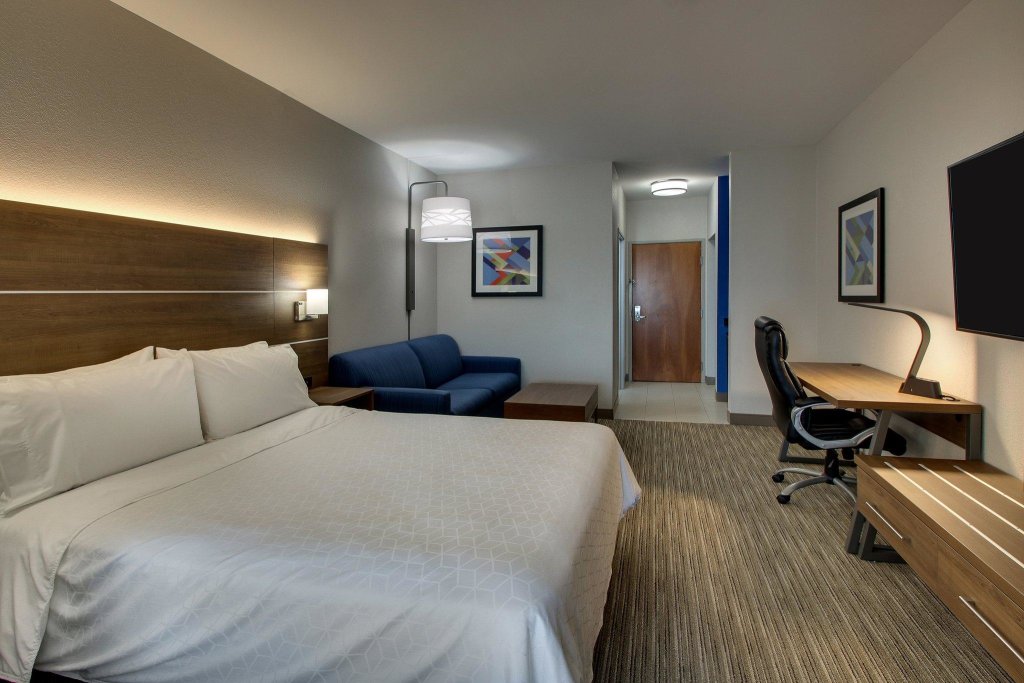 Двухместный люкс c 1 комнатой Holiday Inn Express Hotel & Suites Waukegan/Gurnee, an IHG Hotel