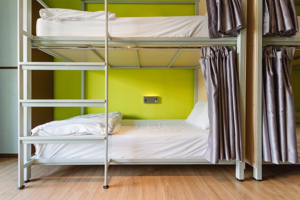 Кровать в общем номере с балконом Siamaze Hostel