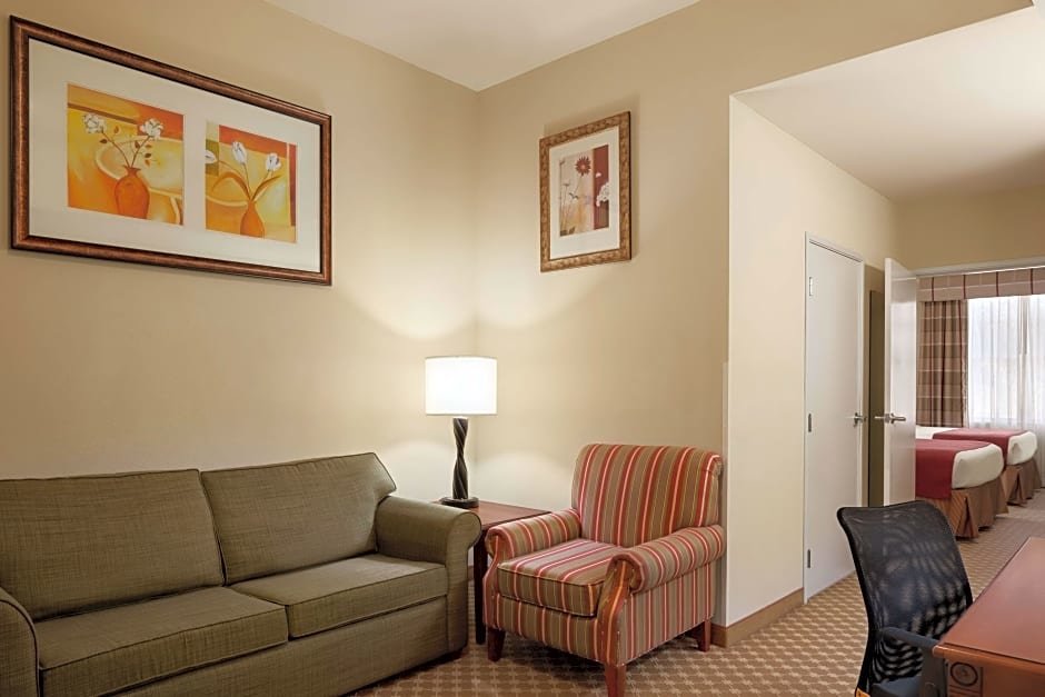 Четырёхместный люкс Country Inn & Suites by Radisson, Crestview, FL