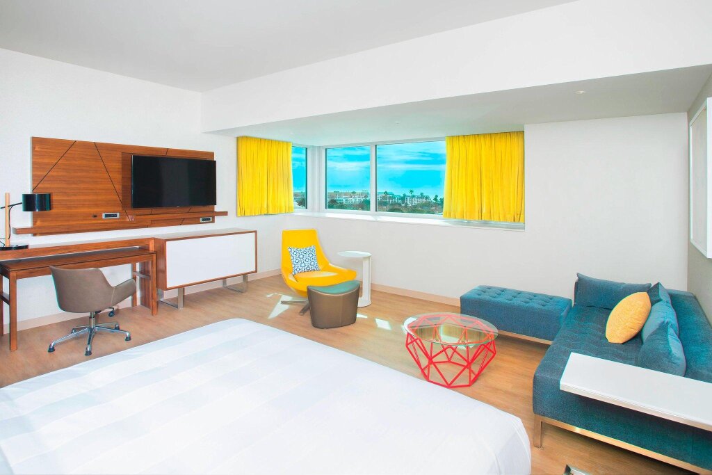 Двухместный люкс Executive с частичным видом на океан Courtyard by Marriott Santa Monica