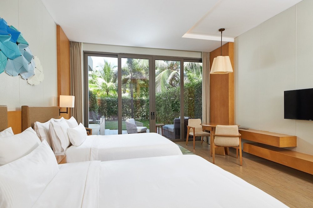 Habitación cuádruple Estándar con balcón y con vista al jardín The Westin Shimei Bay Resort