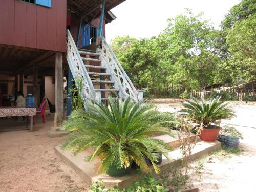 Isanborei Homestay 2 Прасат Самбор