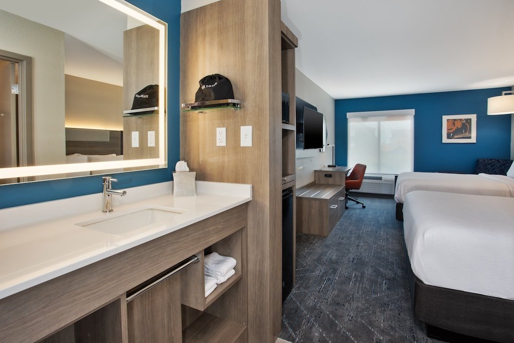 Standard Vierer Zimmer Holiday Inn Express Kitty Hawk - Outer Banks, an IHG Hotel