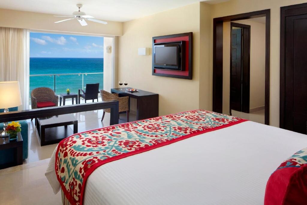 Двухместный полулюкс oceanfront Dreams Jade Resort & Spa