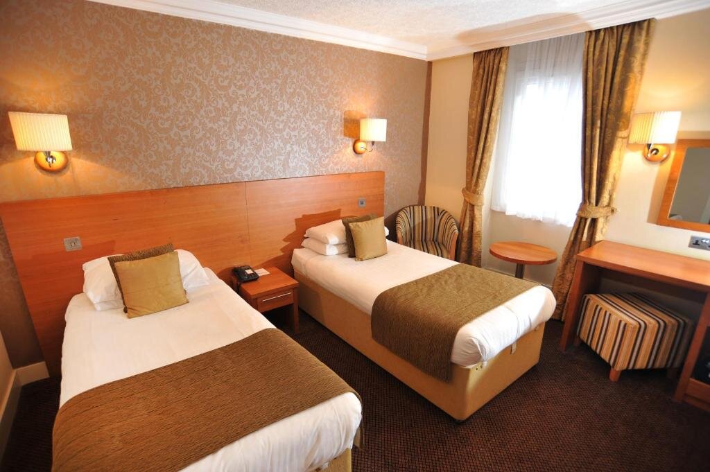 Standard Single room Golden Lion Hotel